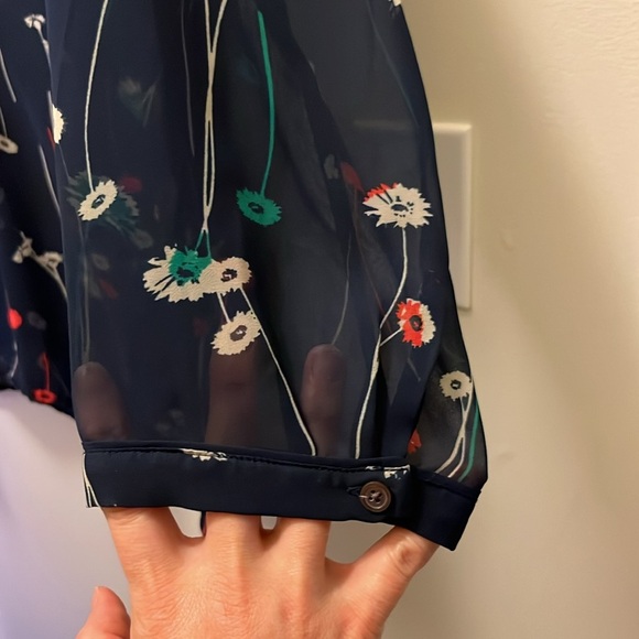 Banana Republic Navy Floral Blouse size medium - Picture 6 of 9